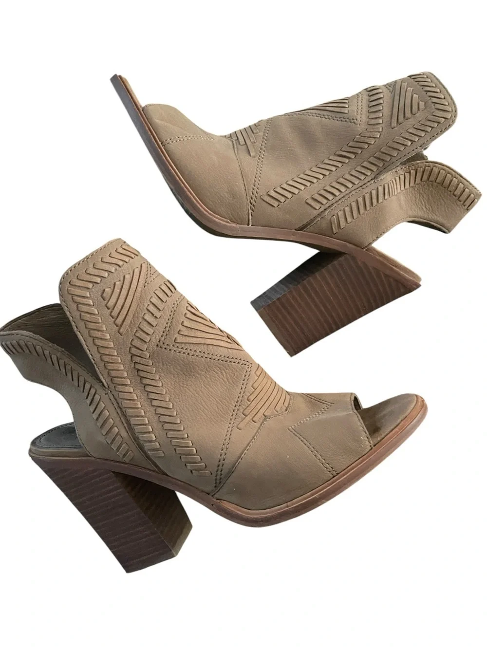 Vince Camuto Karinta Peep Toe Western Geometric Patterned Block Heel Booties 9